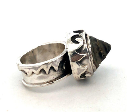 Vintage 925 Sterling Silver Round Grey Spiral Shell Wave Beach Statement Ring