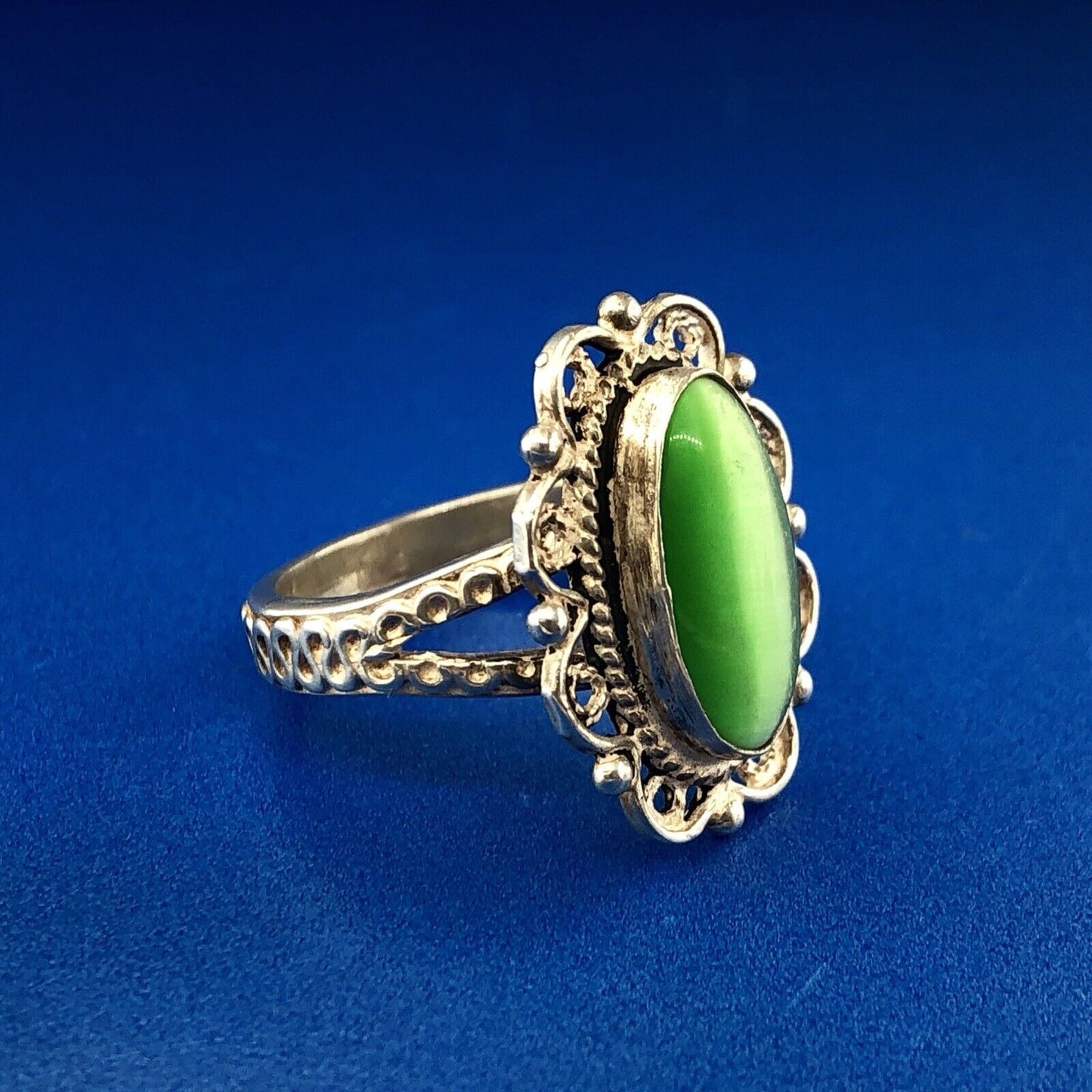 Bright Retro Sterling Silver 925 Green Tigers Eye Scroll Filigree Cocktail Ring