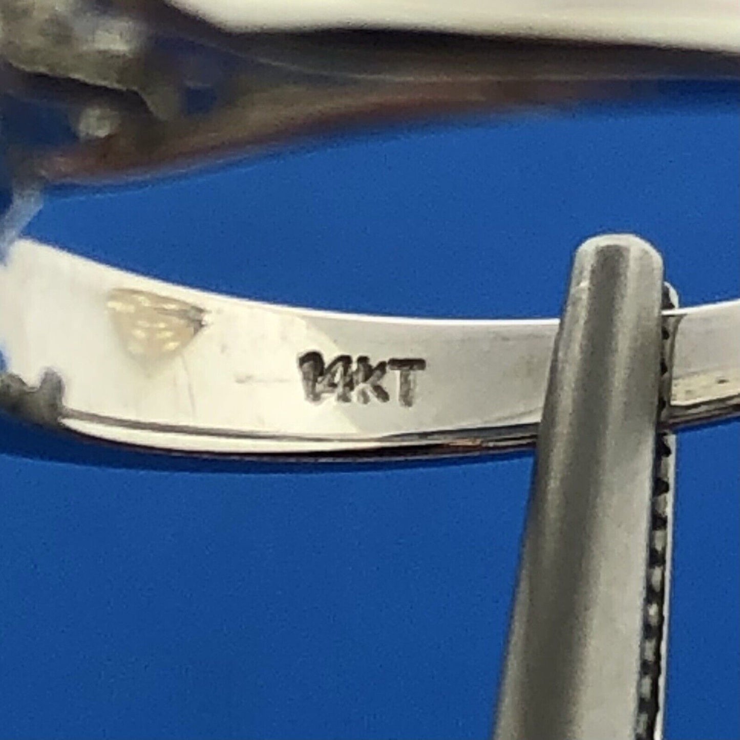 Gorgeous 14k White Gold Oval Tanzanite Round Diamond Accent Ring Size 6.5