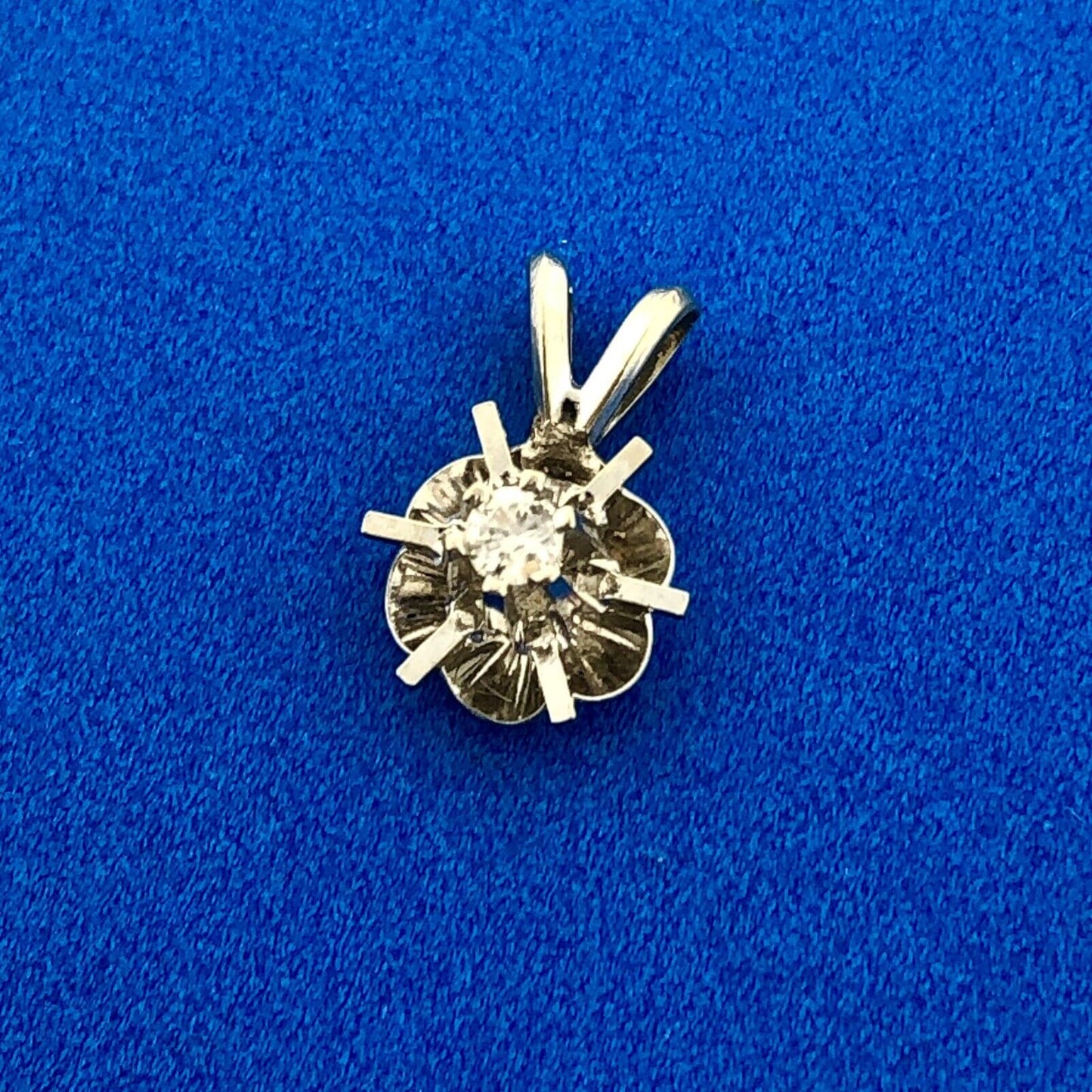 Gorgeous 14k White Gold Solitaire Diamond Radiant 6 Point Floral Star Pendant