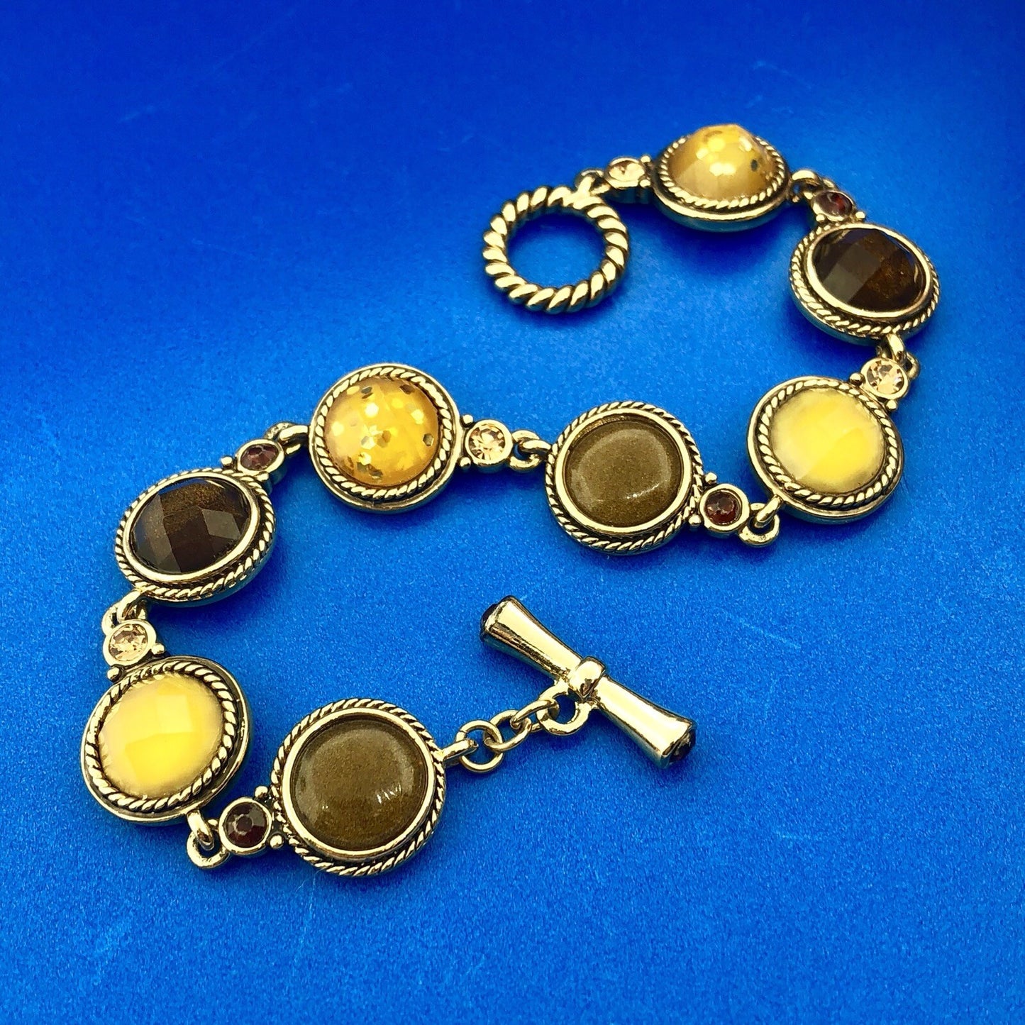 Ladies Gold Tone Brown Gold Amber Fauceted Resin Bead Panel Toggle Bracelet