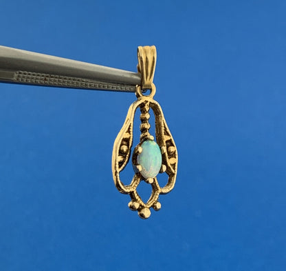 Vintage 14K Yellow Gold Oval Opal Cabochon October Anniversary Charm Pendant