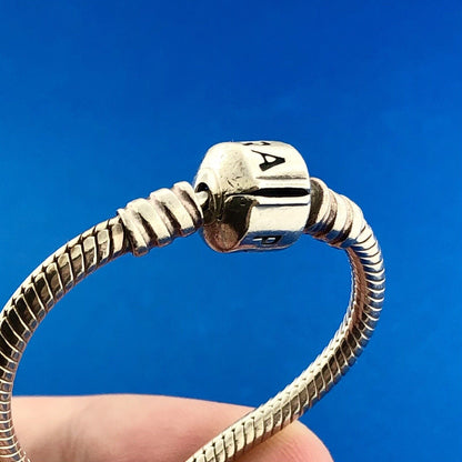 Authentic PANDORA Moments 590702 Sterling Silver Iconic Barrel Charm Bracelet