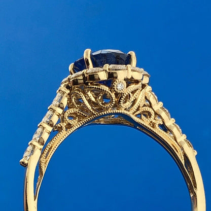 Gorgeous 18k Yellow Gold Oval Cut Sapphire Round Cut Diamond Halo Ring Size 10