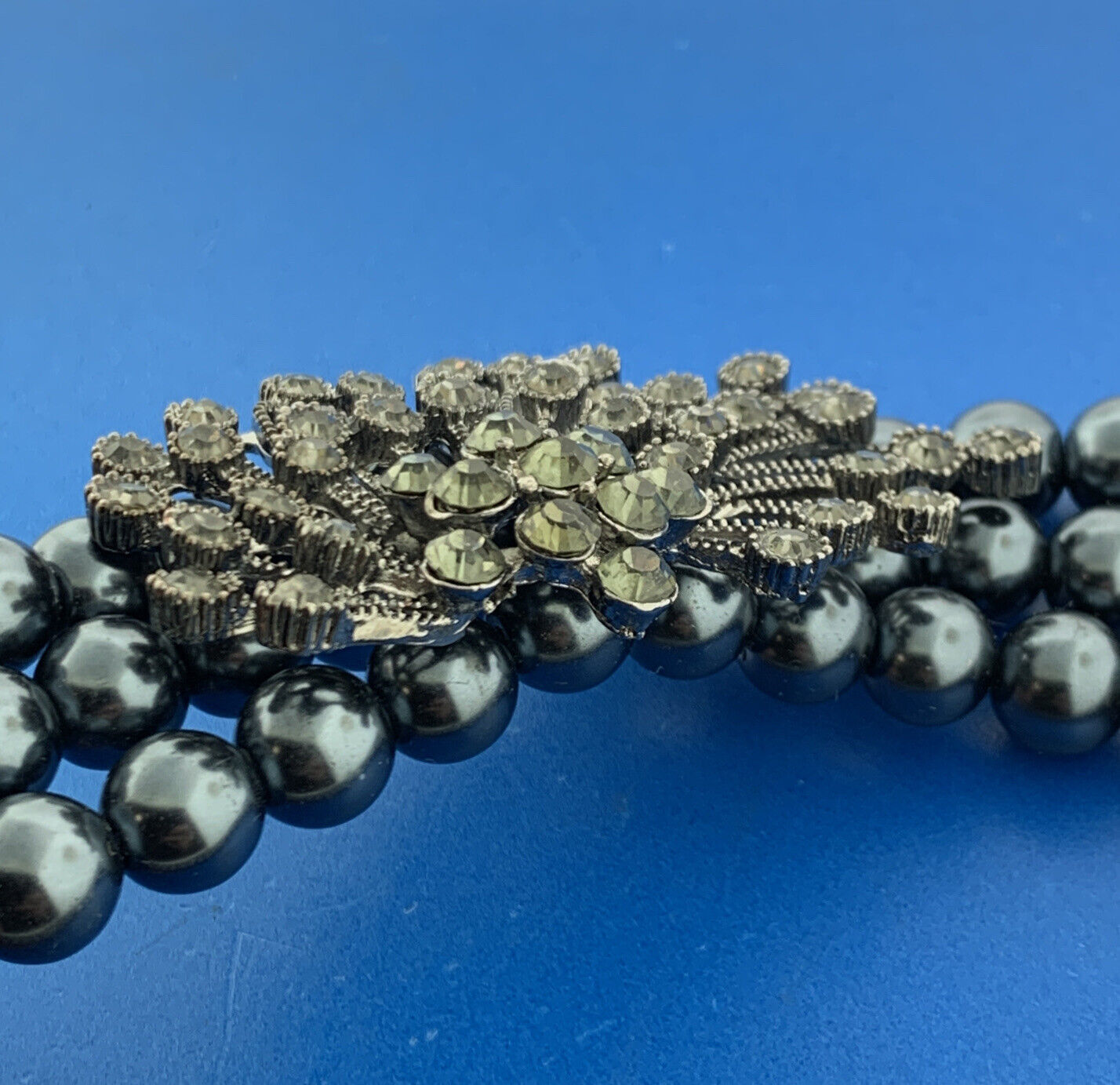 Retro Stunning Gunmetal Gray Faux Pearl Gray Rhinestone Runway 3 Strand Necklace