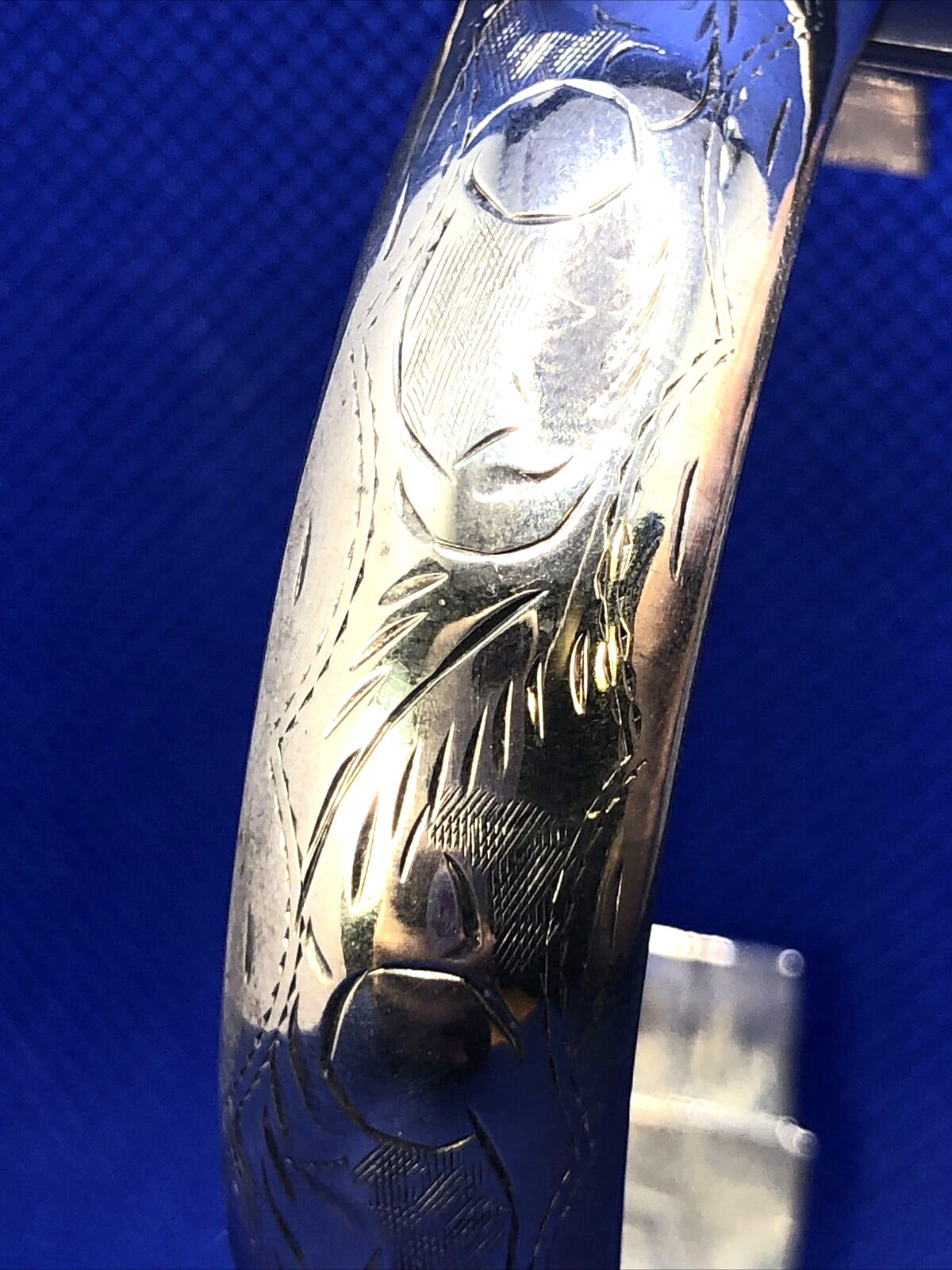 Designer EURS 925 Sterling Silver Leaf Scroll Design Closed Hinged Cuff Bracelet