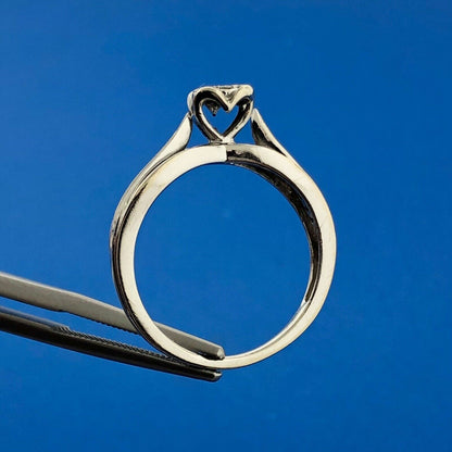 Gorgeous 10k White Gold Round Cut Diamond Loving Heart Engagement Ring Size 6.9