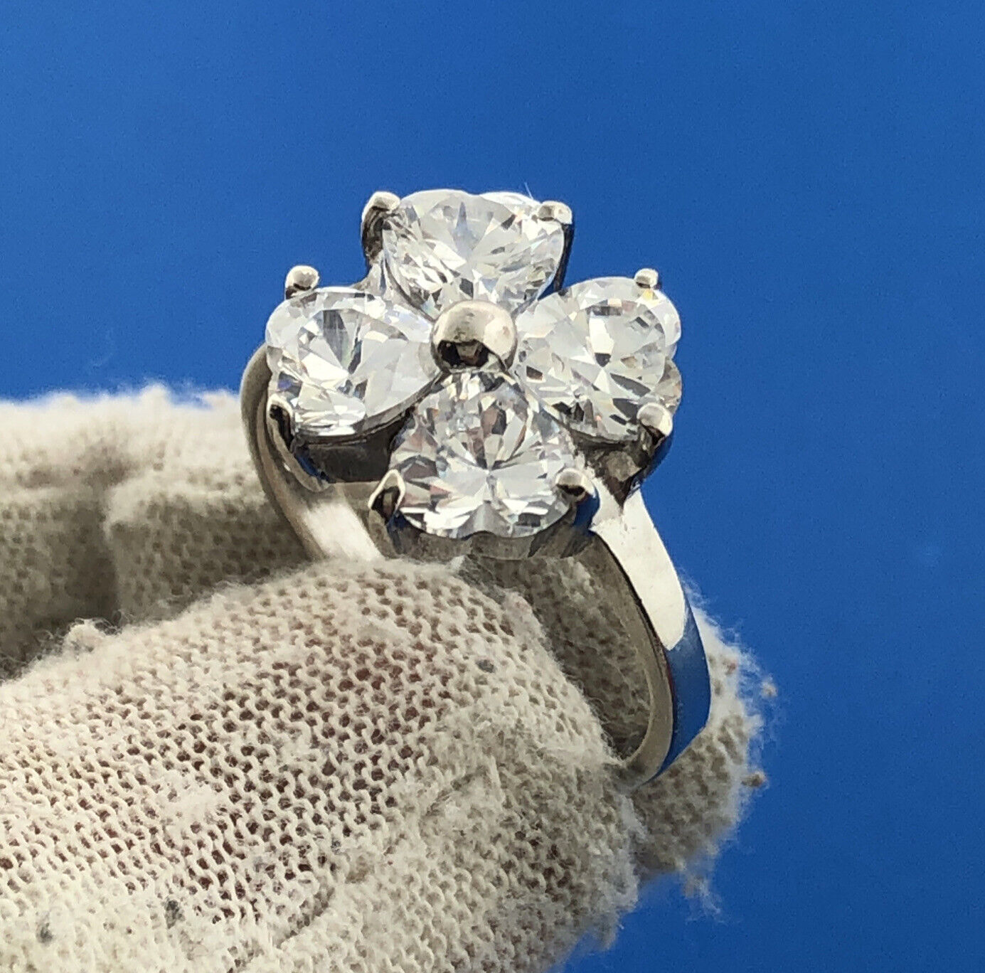 Stunning Sterling Silver 925 Sparkling Heart Cut CZ Clover Flower Ring Size 8