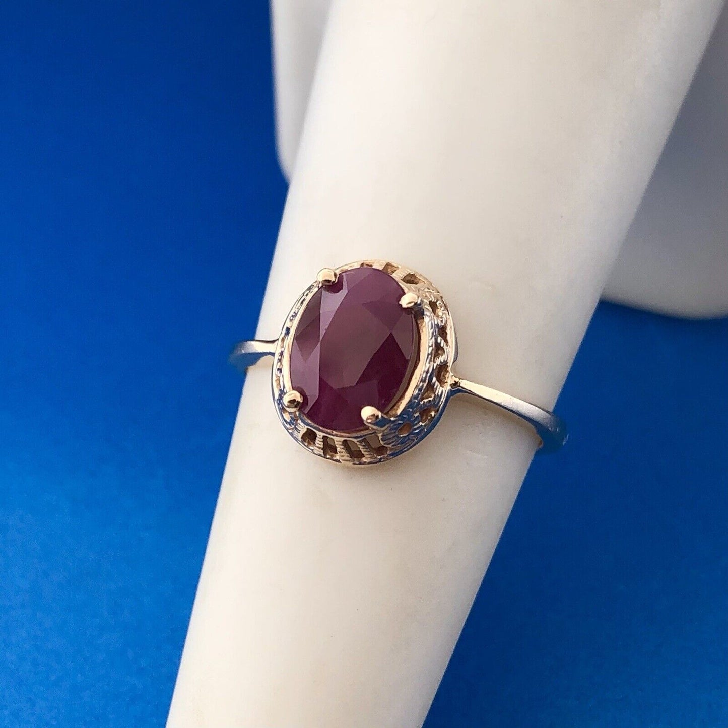 Vintage 10K Yellow Gold Oval Ruby July Anniversary Occasion Ring