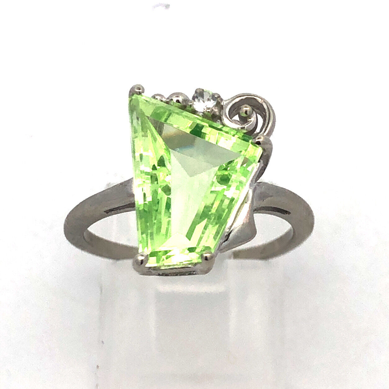 Vintage 14K White Gold Trapezoid Green Citrine White Amethyst Modernist Ring