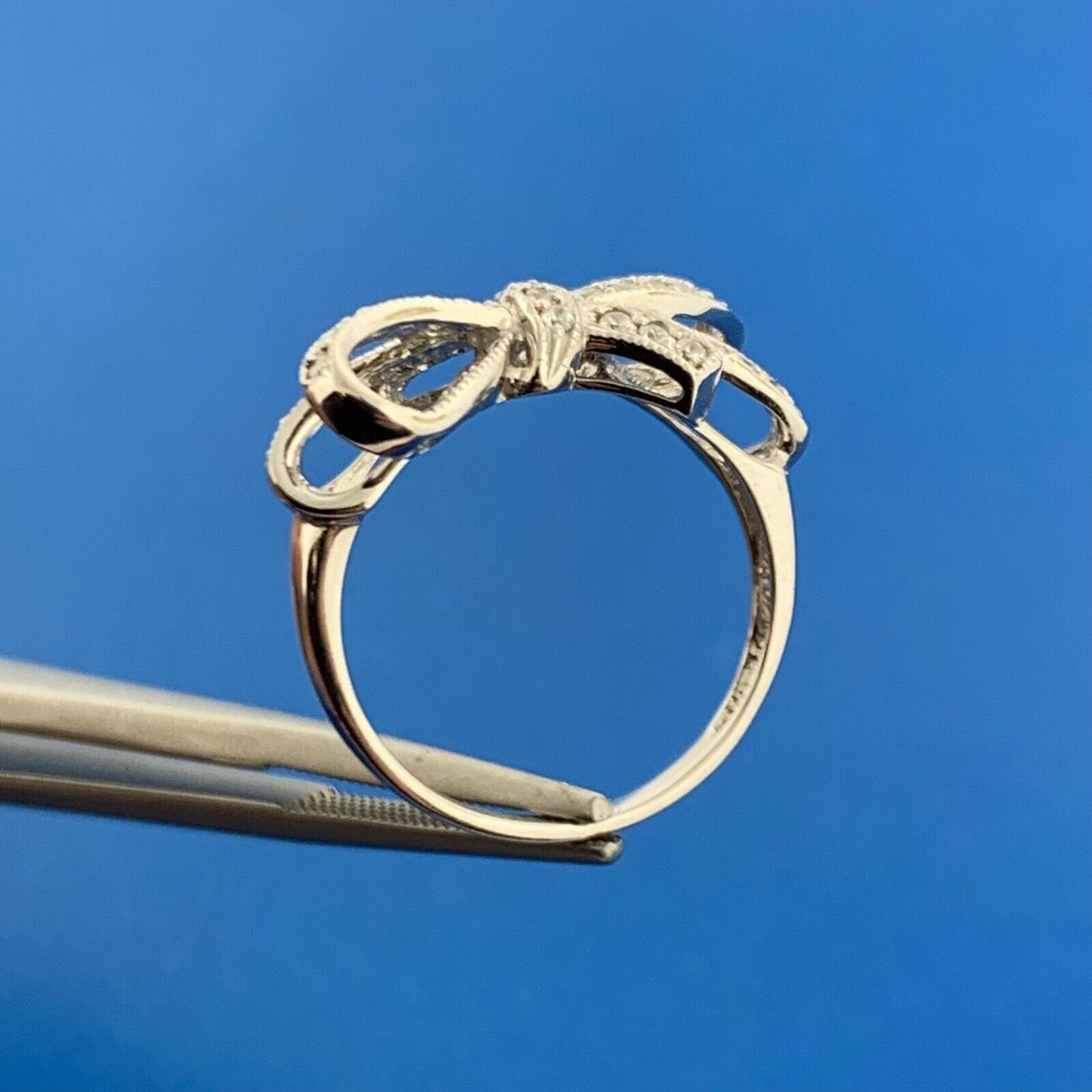 Designer Gorgeous 14k White Gold Round Sparkling CZ Tied Ribbon Ring Size 6