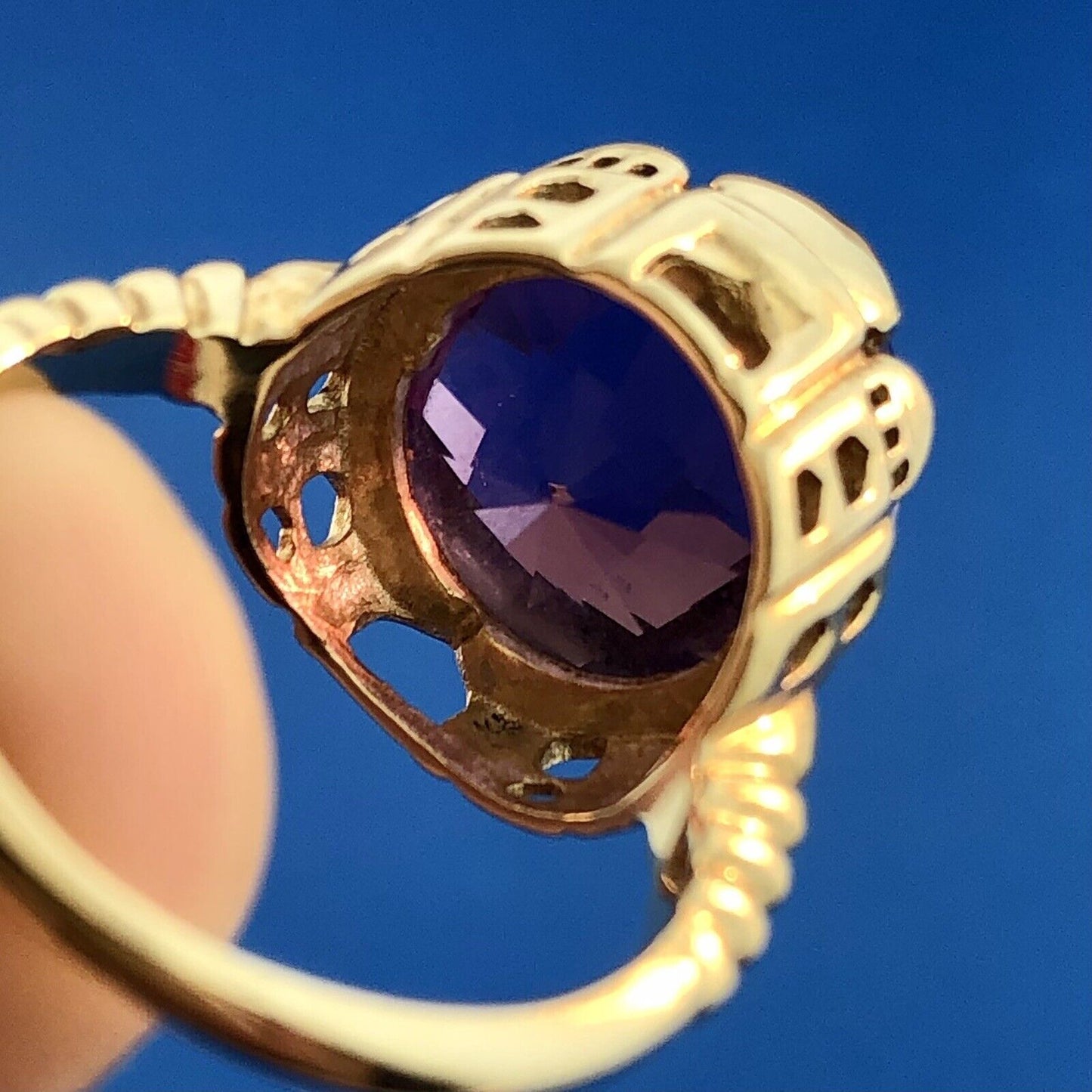 Retro 10K Yellow Gold Amethyst Spheroid Siam Temple Mounting Statement Ring