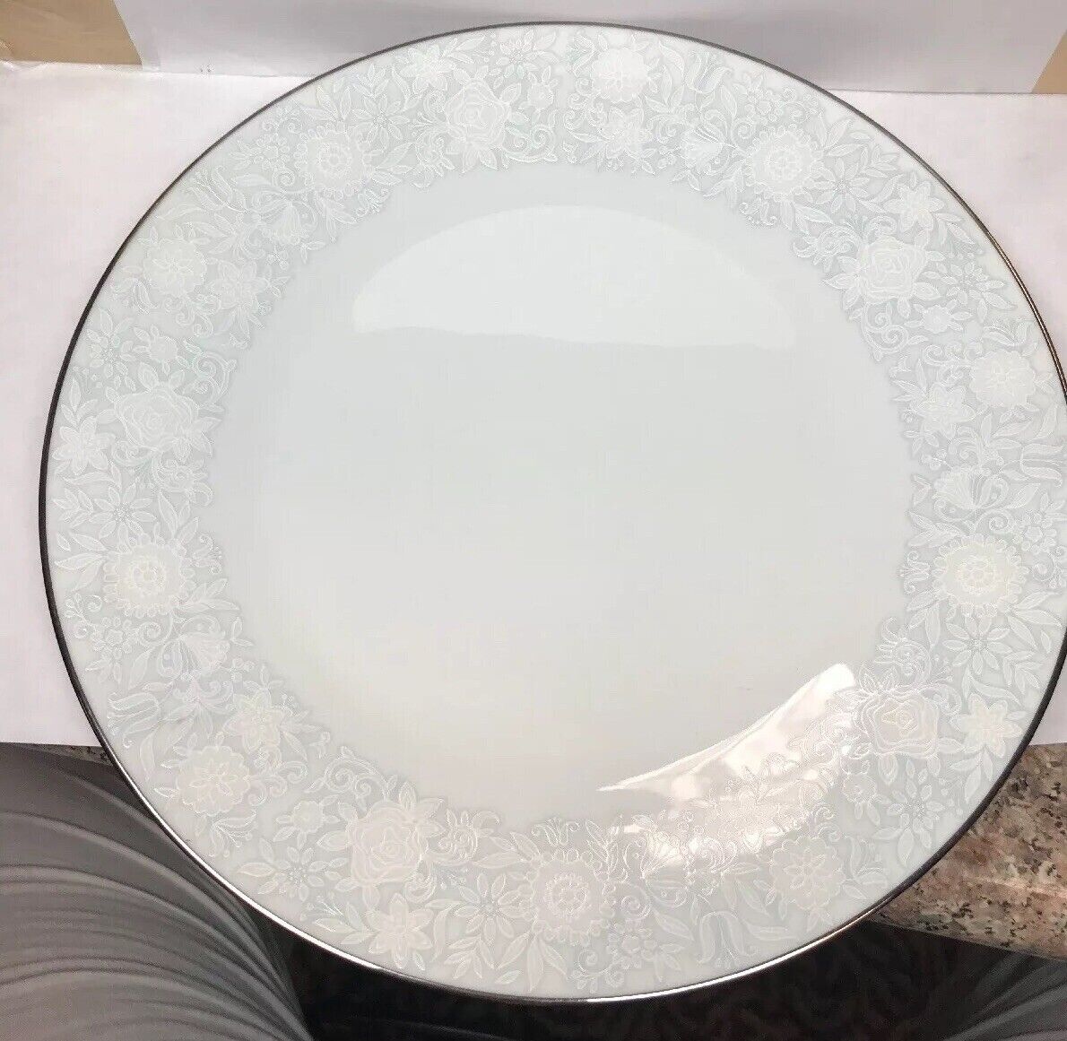 Retired Noritake Ravel Pattern White Flowers w/Blue Silver Trim Dinner Plate