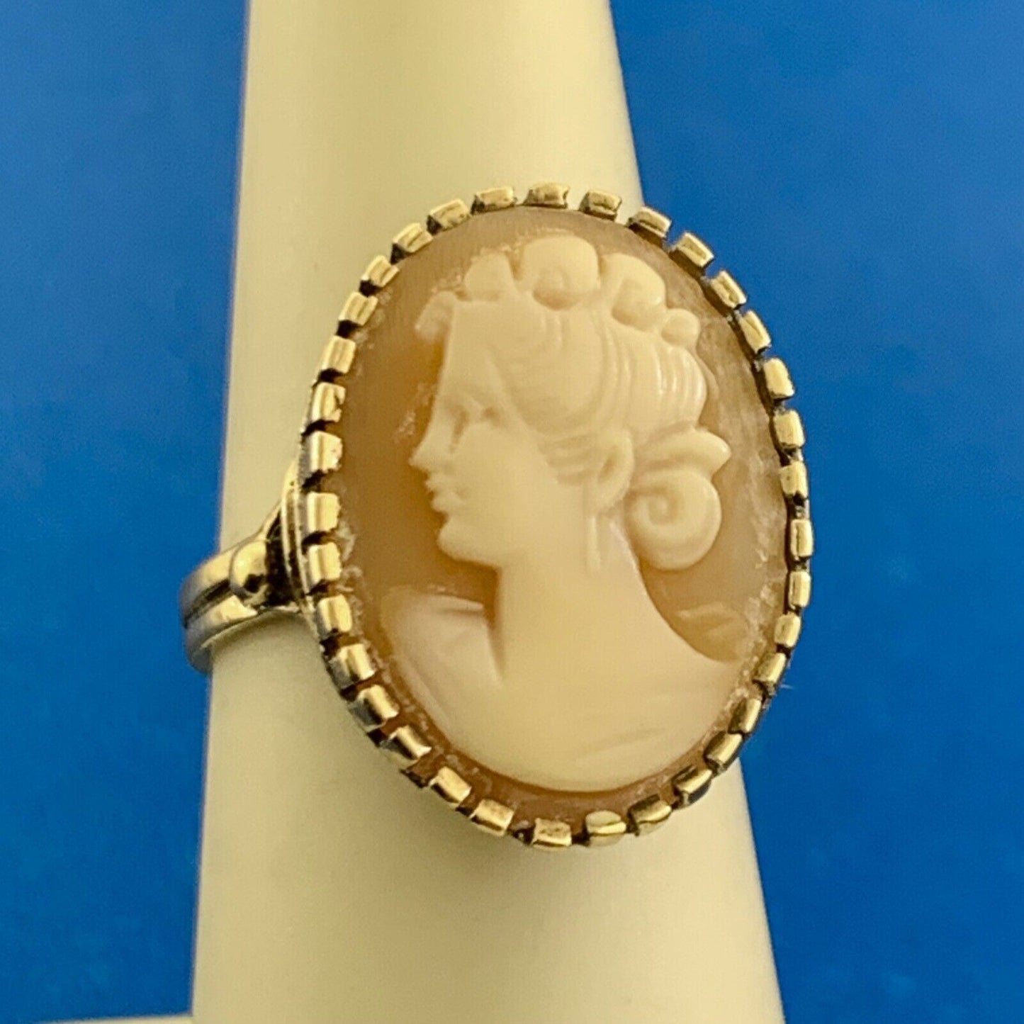 Vintage Designer PSCO 10K Yellow Gold Oval Carved Cameo Ring