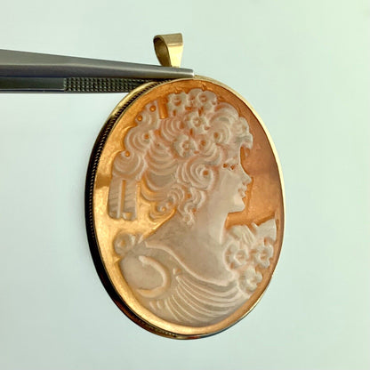 Vintage Italy 18K Yellow Gold Oval Carved Cameo Statement Brooch Pendant