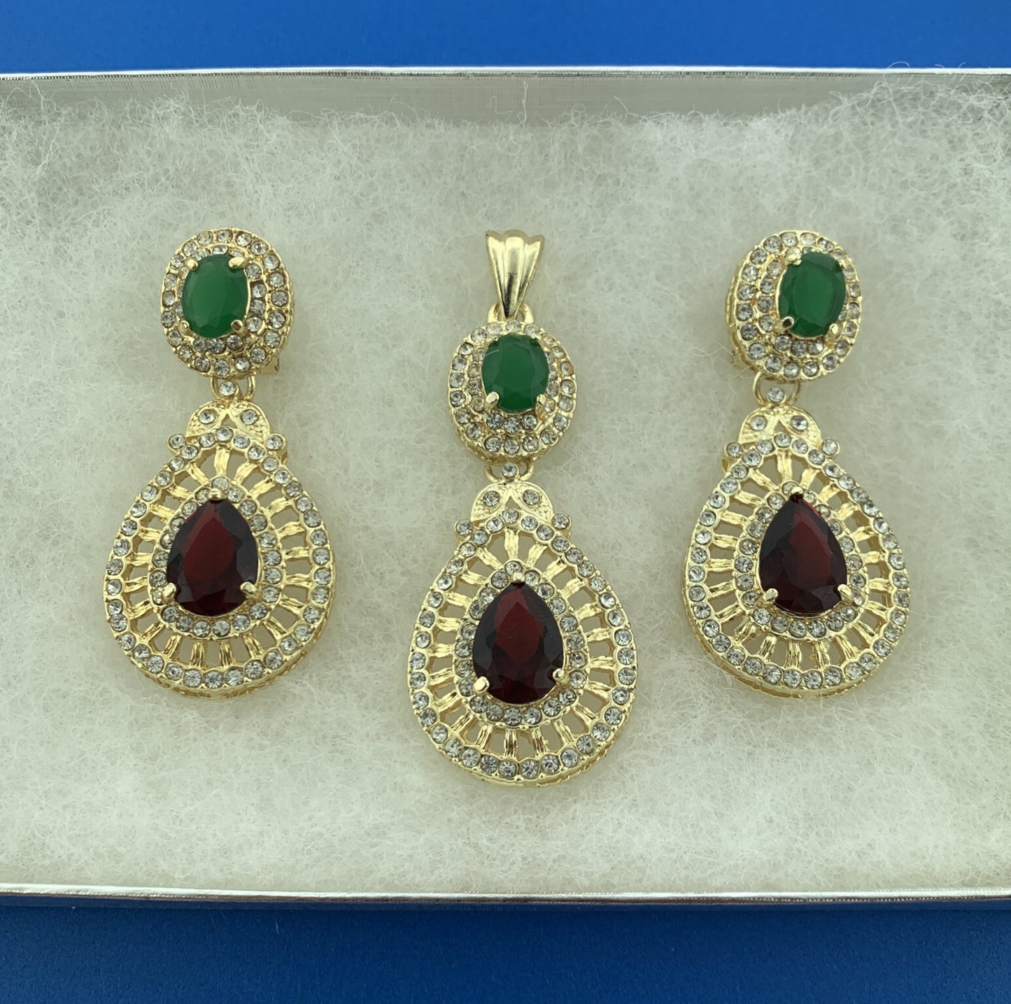 Designer FY Gold Tone Red Green Glass Crystal Rhinestone Pendant Earrings Set