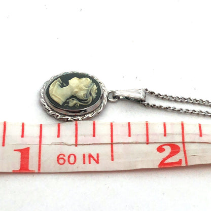 Vintage Designer CARLA 925 Sterling Silver Oval Grey Cameo Pendant Necklace