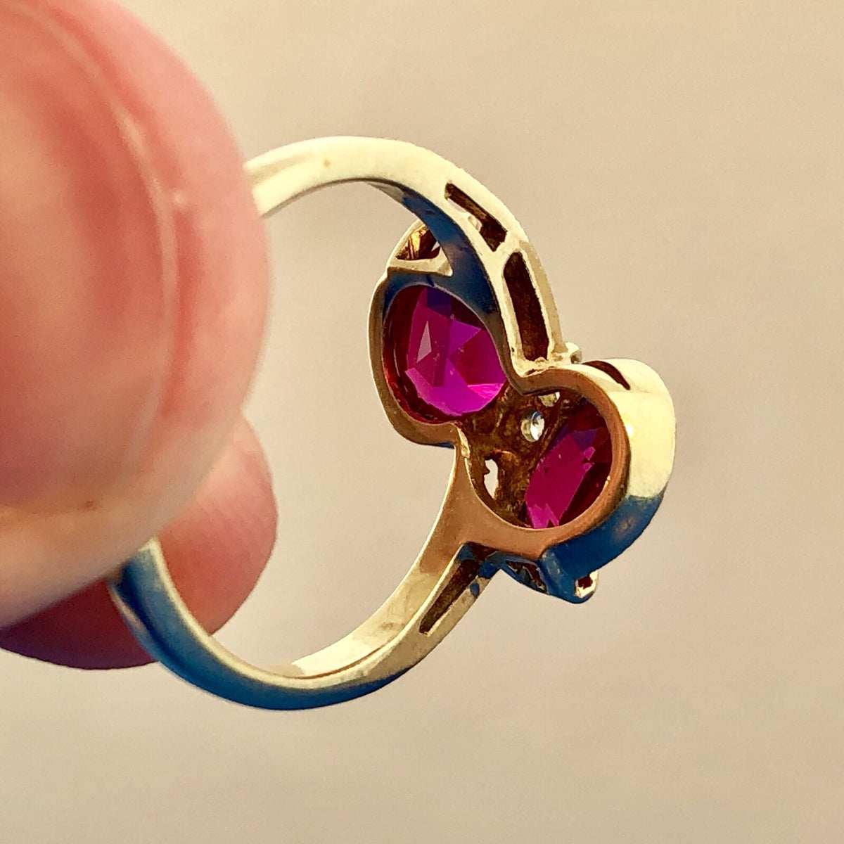 Art Deco 18k Yellow Gold Oval Ruby Duo Diamond Accent Free Form Cocktail Ring