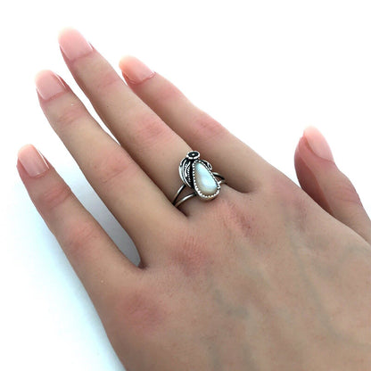 Native American 925 Sterling Silver Oval Mother of Pearl Floral Nature Ring