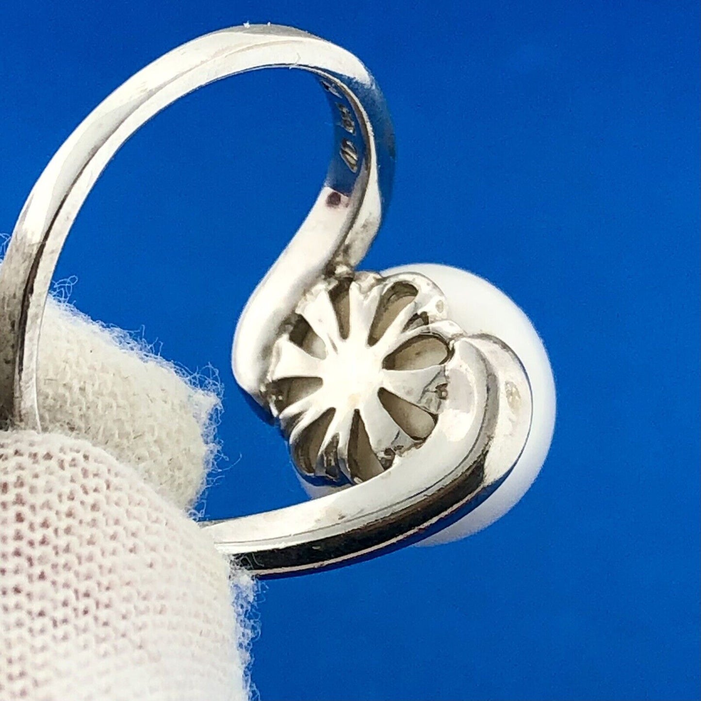 Designer 925 Sterling Silver White Mabe Pearl Solitaire Modernist Bypass Ring