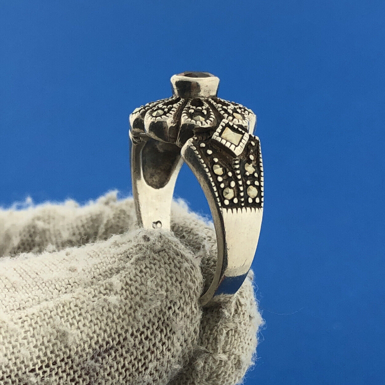 Estate 925 Sterling Silver Garnet Marcasite Flower January Birthstone Ring