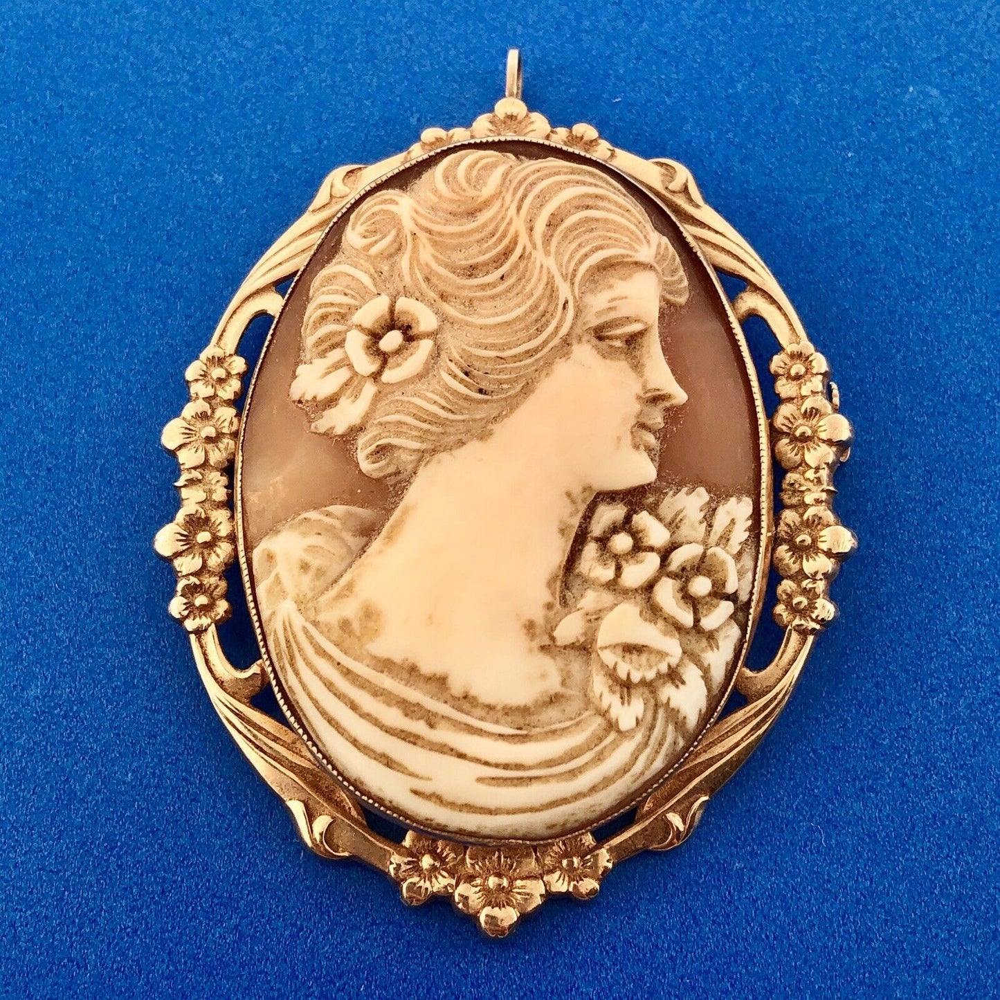 Victorian 10K Yellow Gold Oval Carved Cameo Floral Statement Brooch Pendant