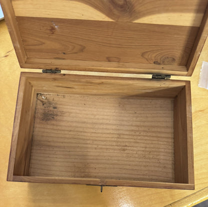 Vintage Cedar Wooden Cigar Metal Accented Trinket Jewelry Hinged Box w/Lock/Key