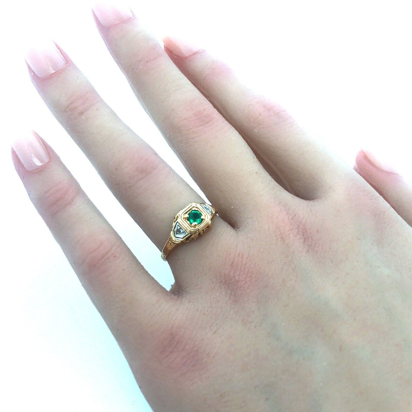 Gorgeous 14k Yellow Gold Round Cut Emerald Diamond Regal Woman's Ring Size 6.75