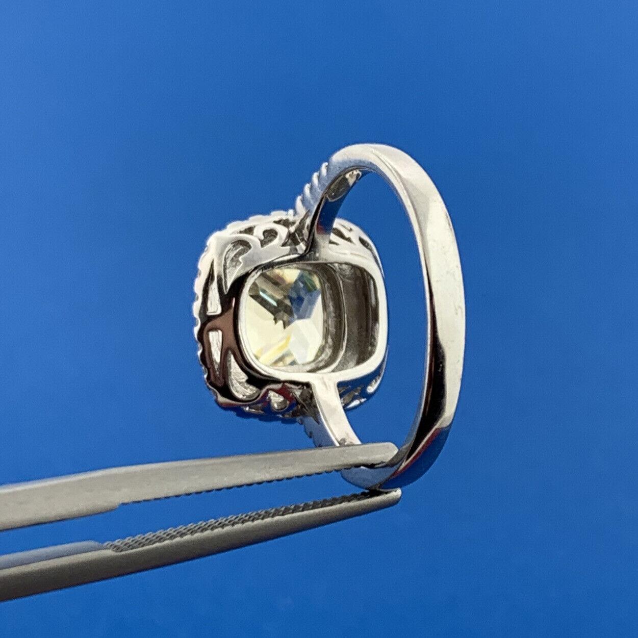 Stunning Sterling Silver 925 Cushion Cut Cream Quartz CZ Accent Ring Size 6