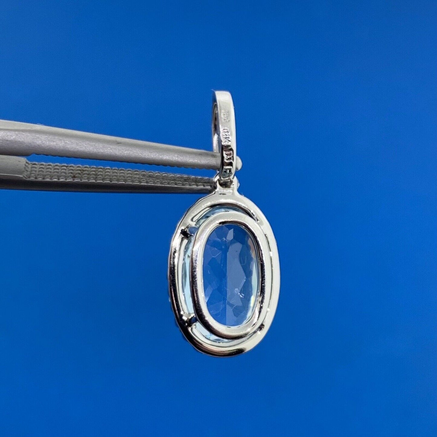 18K White Gold Oval Aquamarine Diamond Halo Pendant