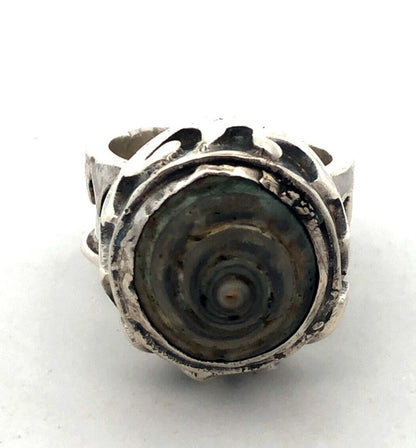 Vintage 925 Sterling Silver Round Grey Spiral Shell Wave Beach Statement Ring