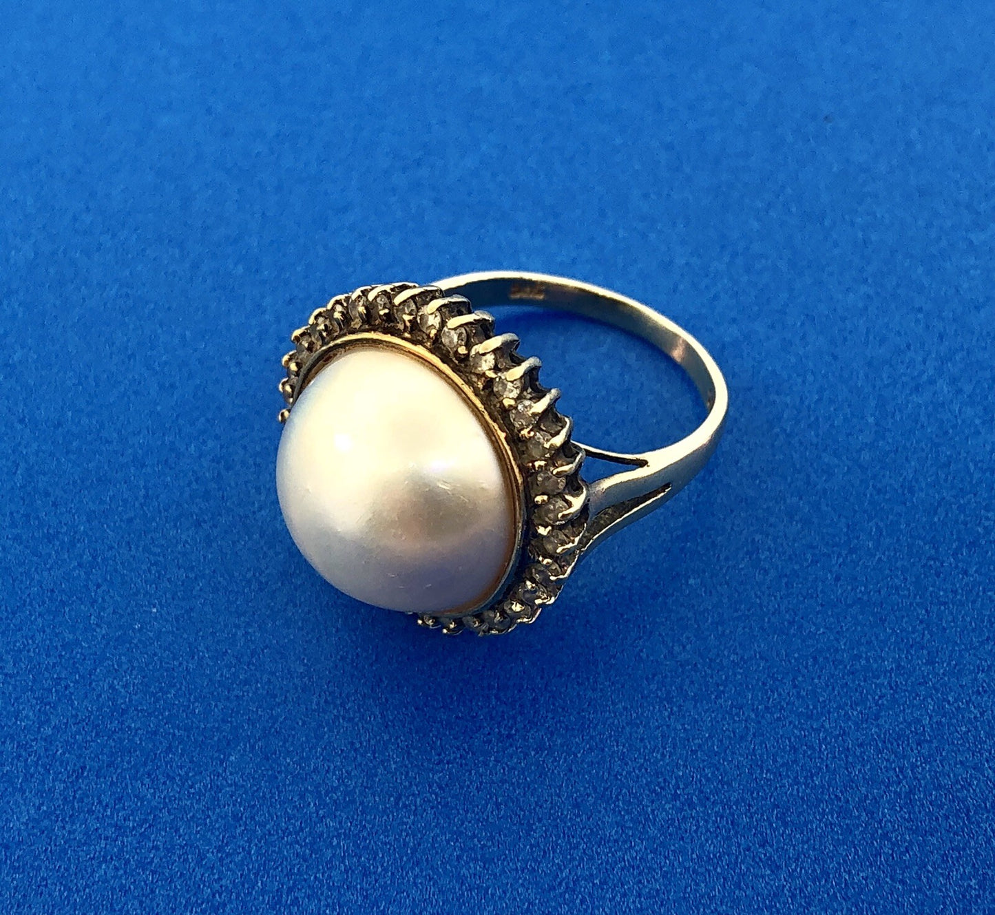 Vintage 14K Yellow Gold Mabe Pearl Diamond Halo Cocktail Dinner Ring