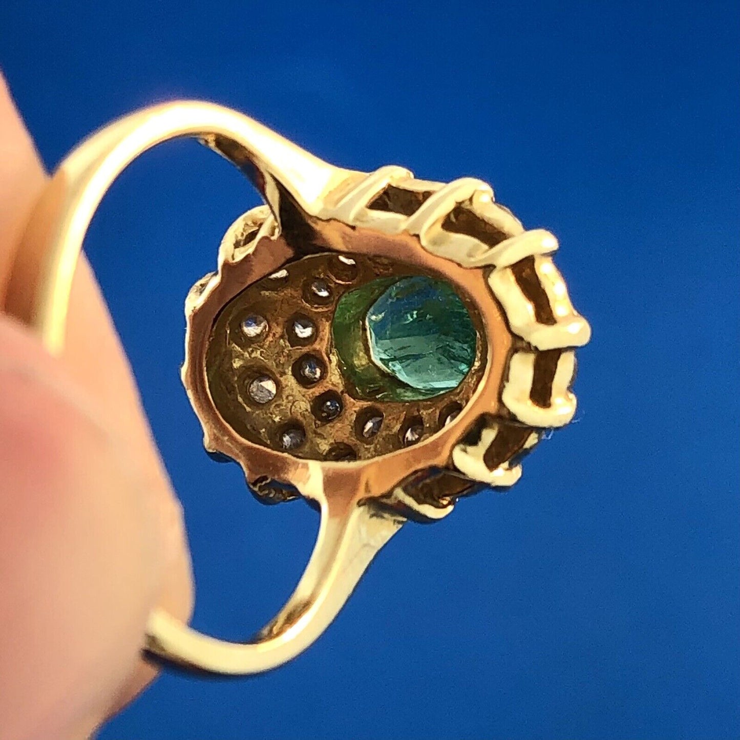 Fabulous 18K Yellow Gold Oval Emerald Round Diamond Anniversary Cocktail Ring