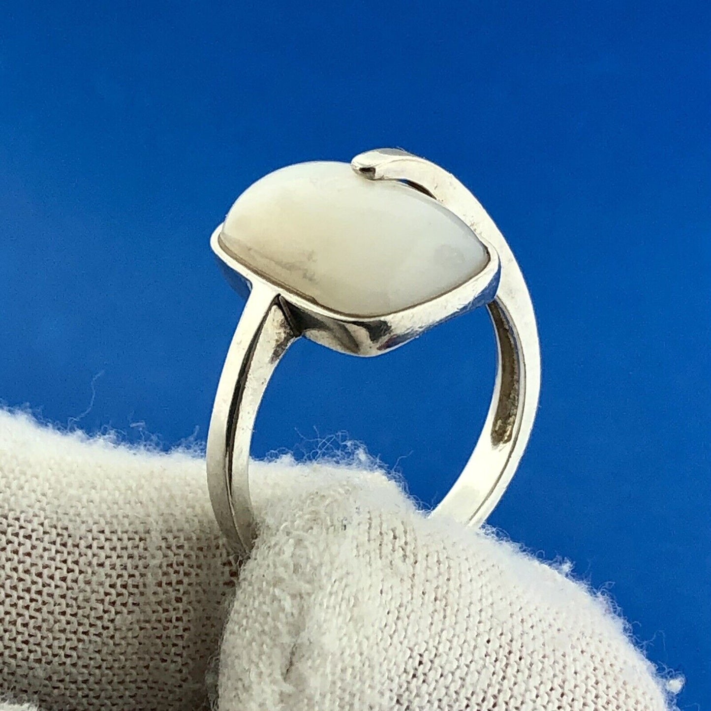 Designer 925 Sterling Silver Rectangle Mother Of Pearl Modernist Bypass Ring