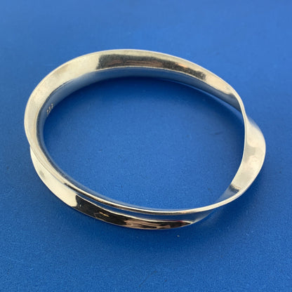 Taxco Artisan PAZ.  925 Sterling Silver Ribbed Wave Modernist Bangle Bracelet