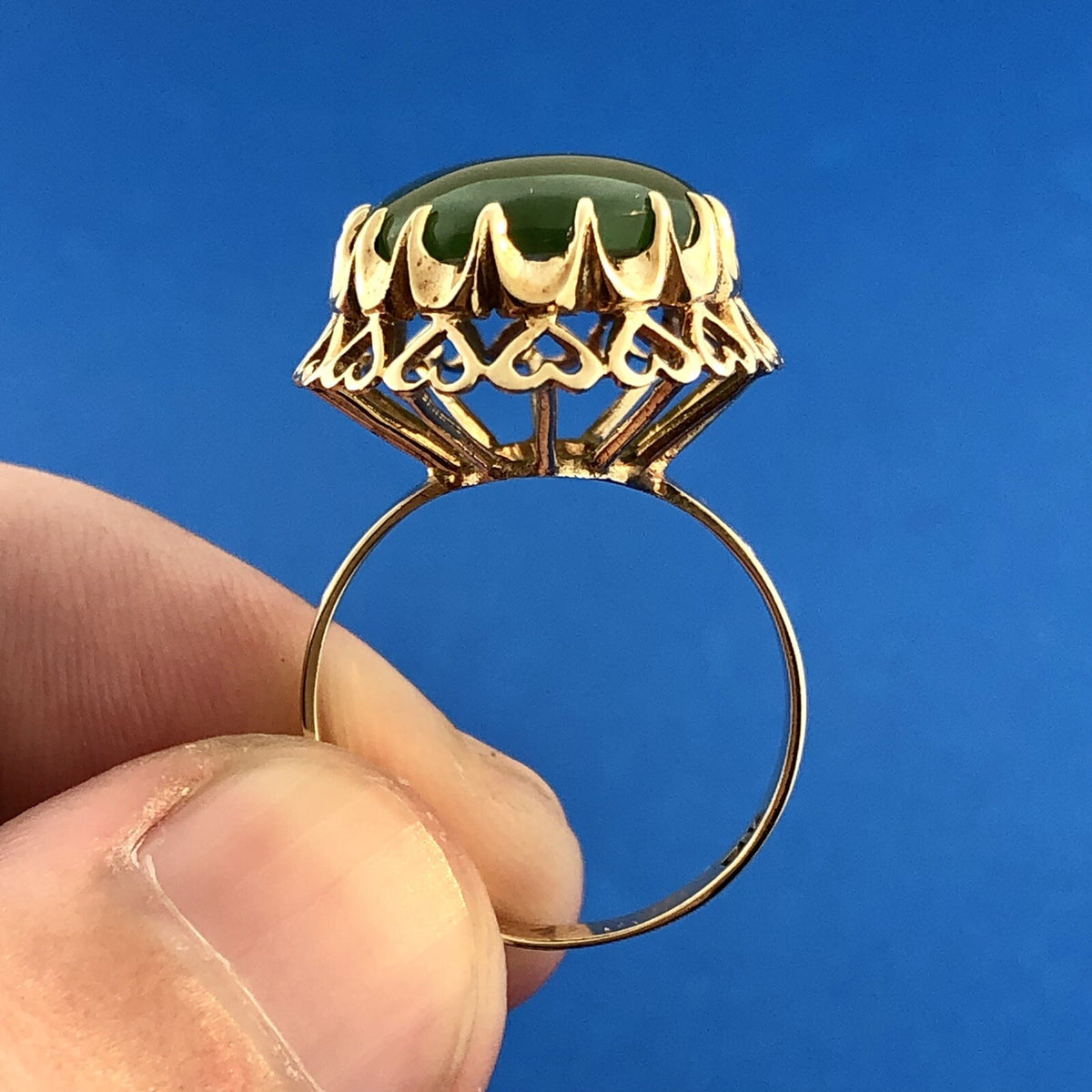 Estate 14K Yellow Gold Jade Jadeite Oval Cabochon Heart Scroll Cocktail Ring