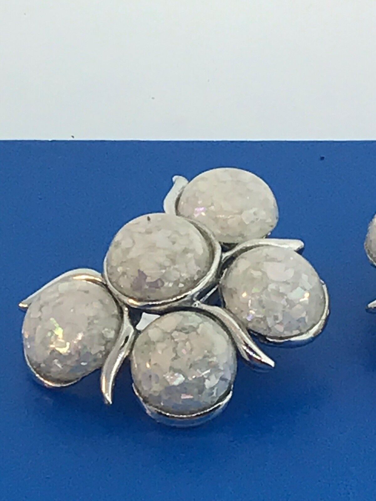 Selro Selini Silver Tone White Confetti Lucite Cabochon Modernist Clip Earrings