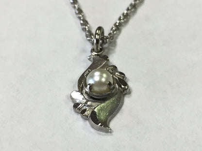 Estate 925 Sterling Silver Pearl Solitaire Romantic Setting Pendant Necklace