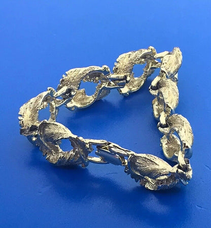 Retro Gold Tone Leaf Ribbon Wreath Circle Chunky Panel Link Bracelet
