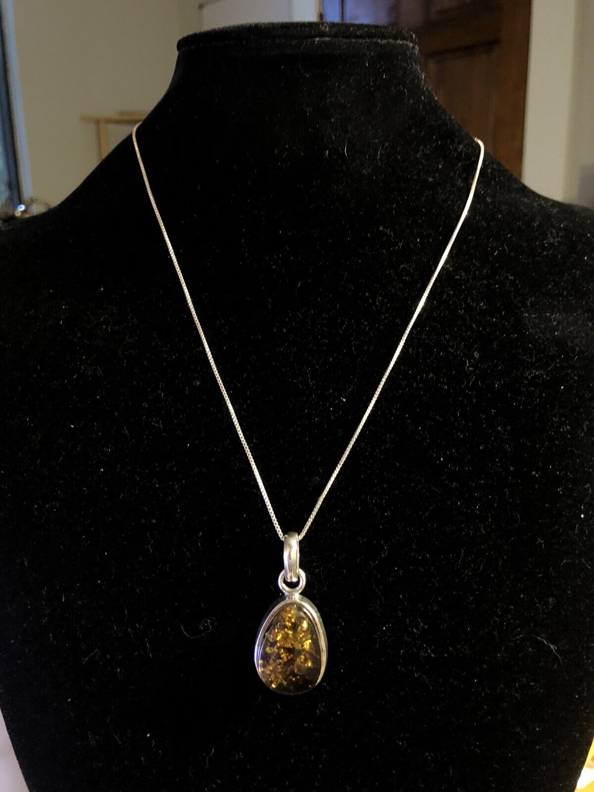 Vintage 925 Sterling Silver Oval Amber Pendant Chain Necklace