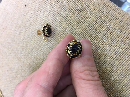 Vintage 14K Yellow Gold Oval Garnet Cluster Screw Back Earrings