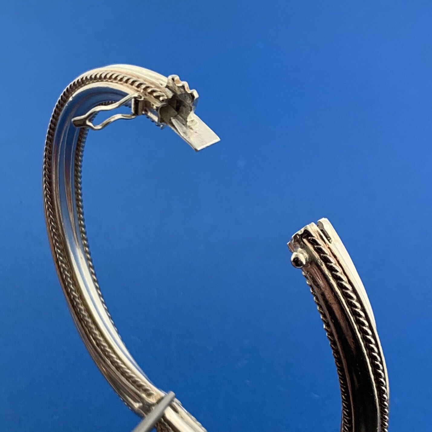 Stunning Sterling Silver 925 Twisted Metal 7" Hinged Cuff Bracelet