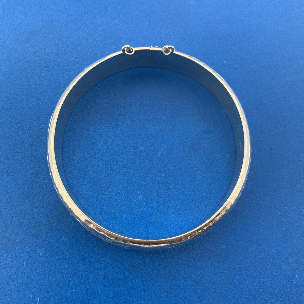 Stunning Sterling Silver 925 Hammered Textured 7" Hinged Cuff Bracelet