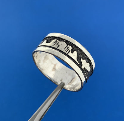 Old Pawn Native American Unsigned 925 Sterling Silver Storyteller Wide Band Ring