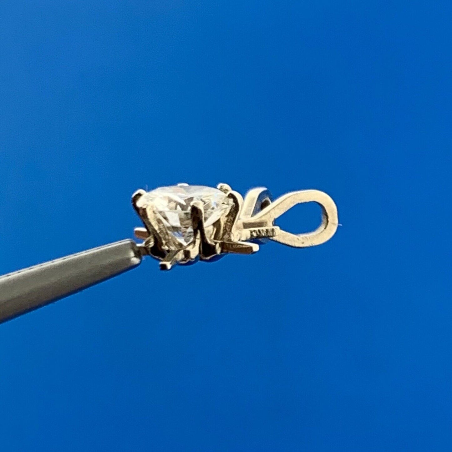 Gorgeous 10k White Gold Round Cut Solitaire Diamond Radiant Star Pendant