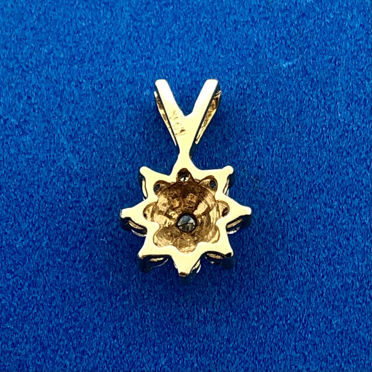 Beautiful 14k Yellow Gold Round Cut Diamond Starburst Cluster Pendant