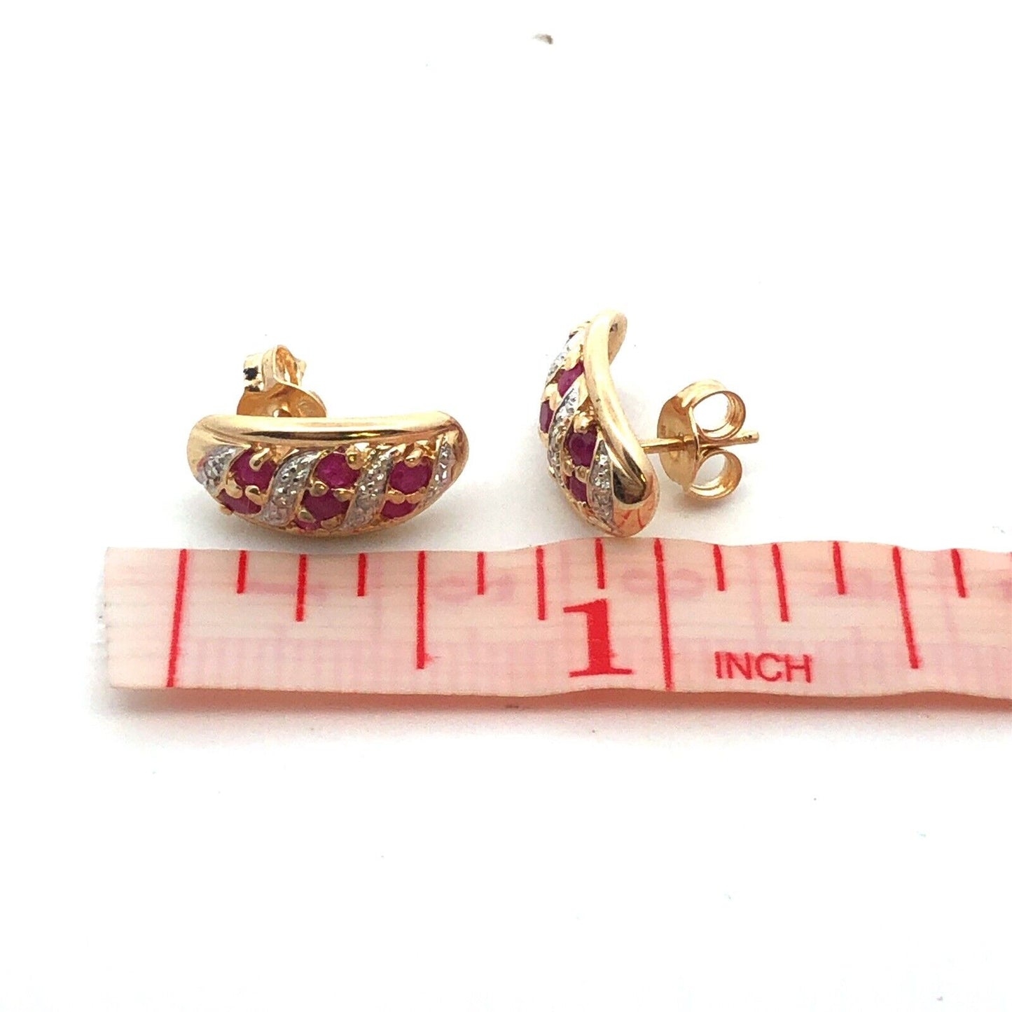 Designer 14K Yellow Gold Round Ruby Diamond Textured Oval Stud Earrings