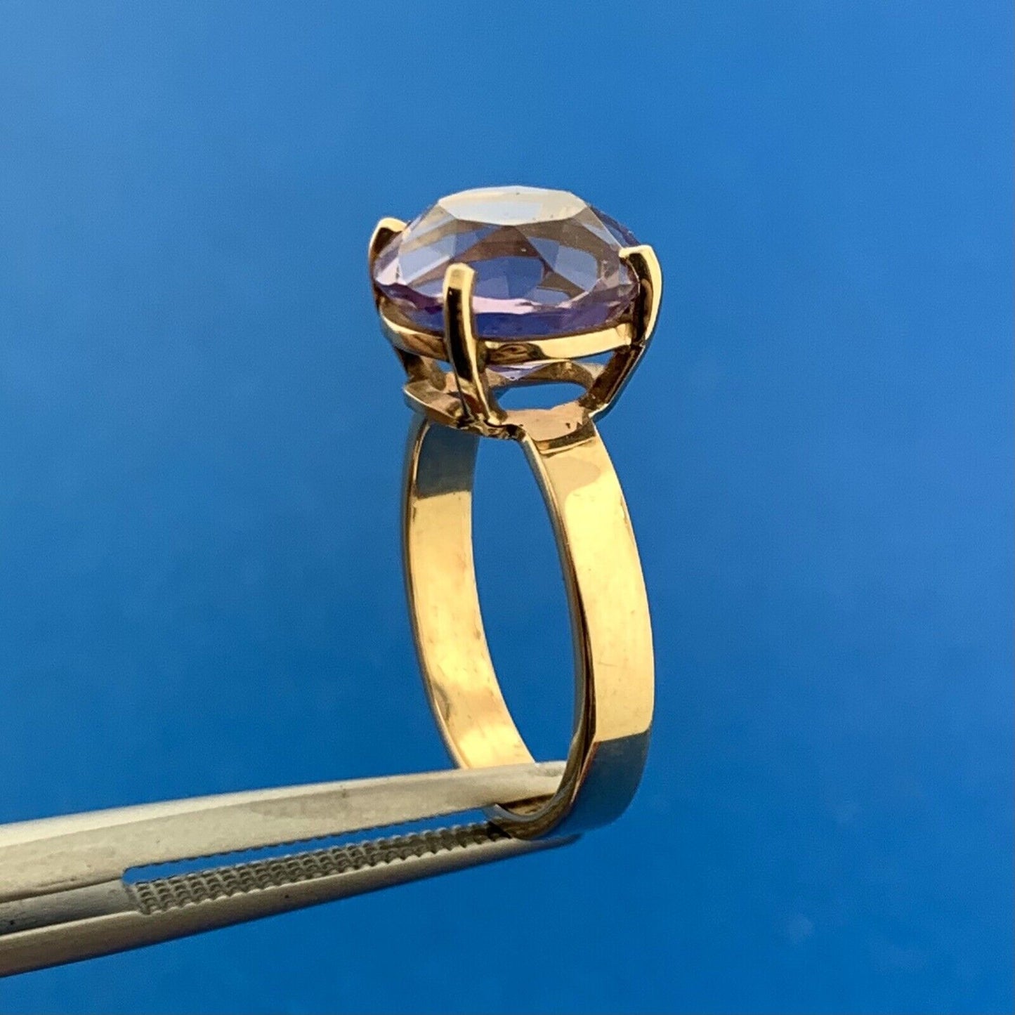 Gorgeous 14k Yellow Gold Round Cut Purple Amethyst Solitaire Ring Size 4.75