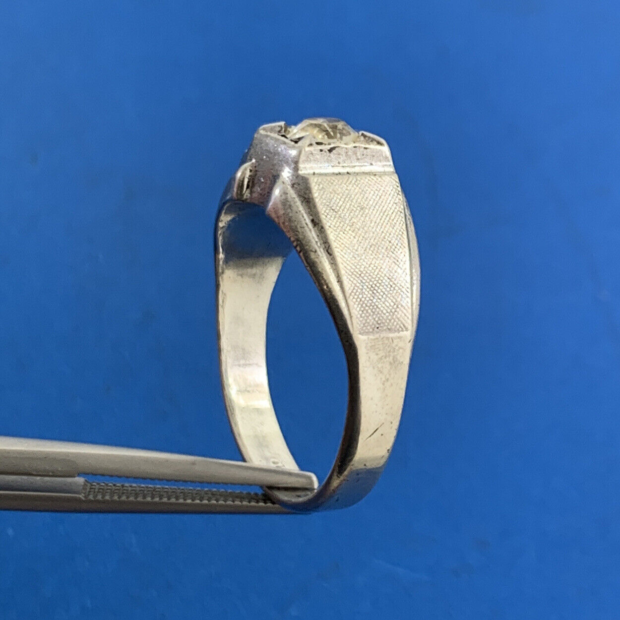 Vintage 925 Sterling Silver Round Cubic Zirconia Unisex Textured Cocktail Ring