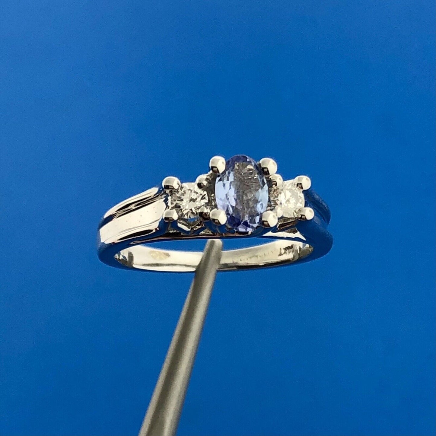 Gorgeous 14k White Gold Oval Tanzanite Round Diamond Accent Ring Size 6.5